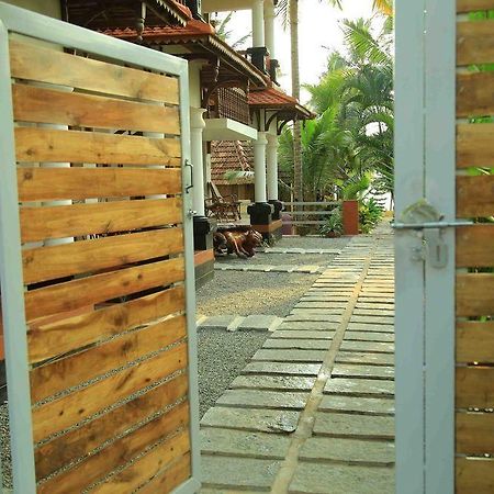 Woodhouse Beach Resort Varkala Bagian luar foto
