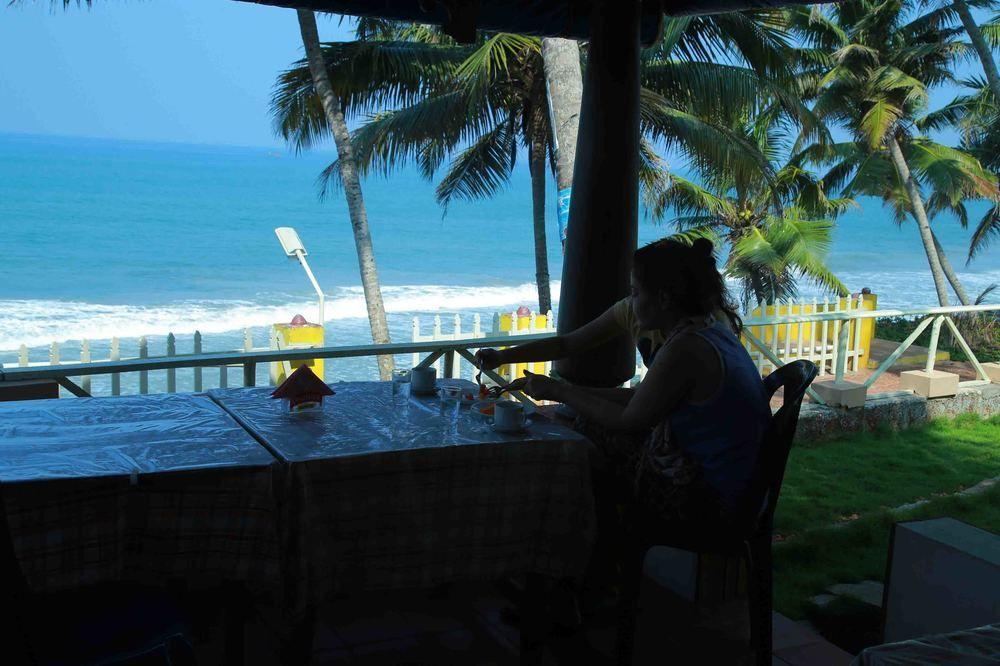 Woodhouse Beach Resort Varkala Bagian luar foto
